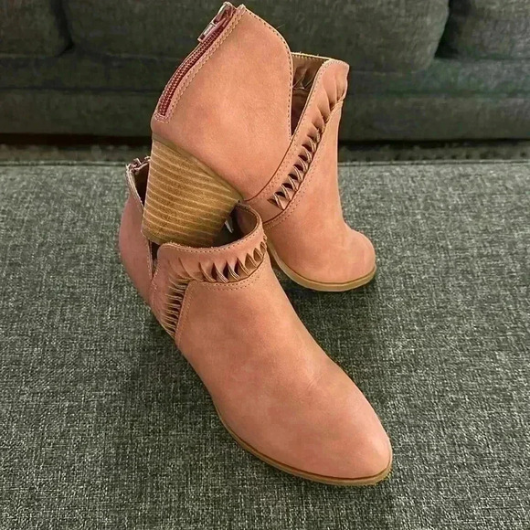Worn Once! Size 8.5 Blush Charma Bootie from  DV by Dolce Vita ankle booties - Picture 1 of 7